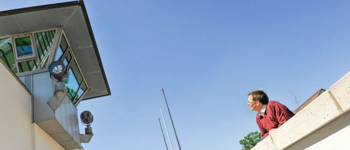 Felix Walter, Gefängnispfarrer in der JVA München-Stadelheim, 2020 Der evangelische Pfarrer Felix Walter arbeitet als Seelsorger im Gefängnis Stadelheim. Wegen der Corona-Krise dürfen dort aktuell keine Besucher hinein.