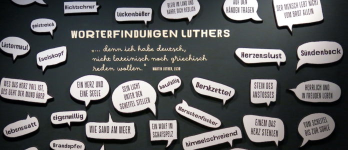 Darstellung vieler Worterfindungen Luthers in Wittenberg. Foto: Thiede