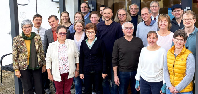 Regionalbischöfin Dr. Dorothea Greiner (links) mit den Teilnehmenden am Fachtag zur Prävention gegen sexualisierte Gewalt in Bayreuth. Foto: Privat